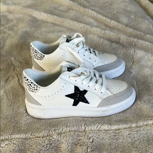 Vintage Havana White and Black Star Sneakers